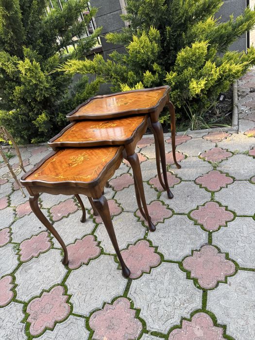 Set 3 masute deosebite din lemn cu intarsii florale