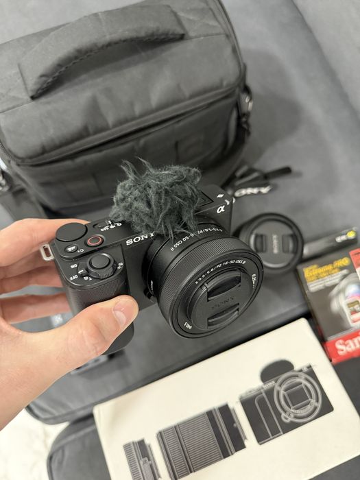 Продам Sony ZV-E10 II / 2 + 2 линзы + карта 256гб + зарядка на 2 слота