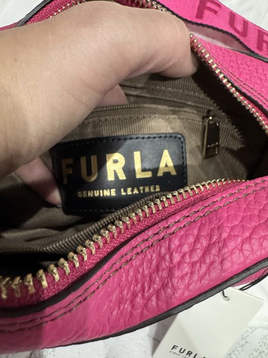 Нова чанта на Furla с две дълги дръжки