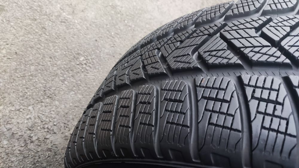 2бр зимни гуми 235/65/17 Pirelli Scorpion Winter
dot24