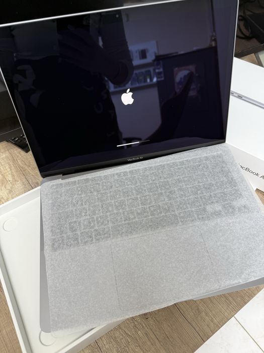 Macbook air m1  продам