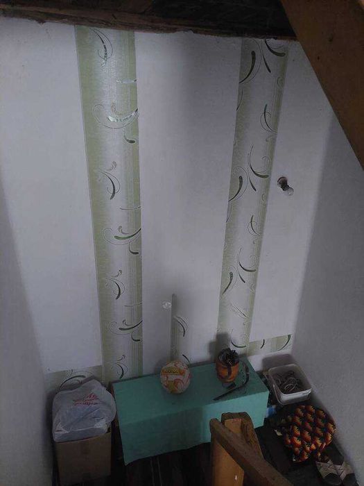 Продавам  двуетажна къща с двор в с. Горна Бешовица.