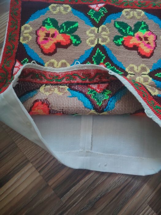 Față de pernă lucrată manual