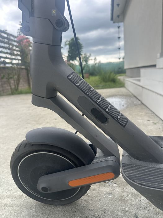 Oferta !!! Xiaomi Electric Scooter 4 Ultra, Dual Suspension, autonomie 70 km, aproape nouă