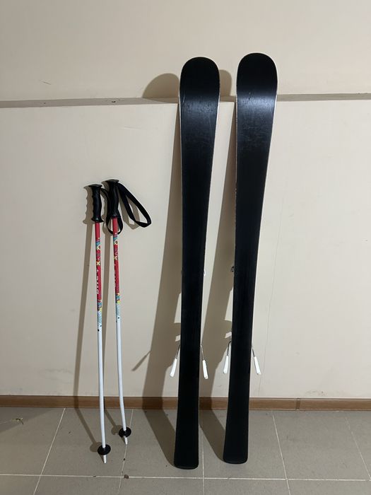 Продам лыжи для девчоки.