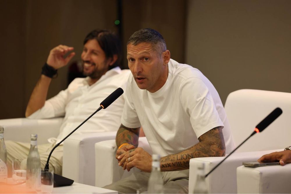 Настольни микрафон канфиренса учун синхиронни таржимон