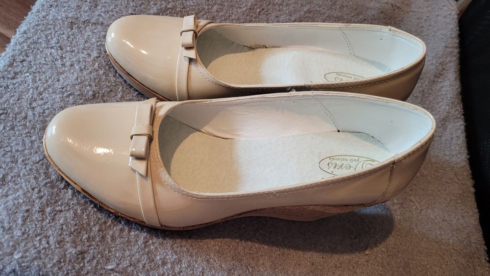 Pantofi din piele naturala lăcuită