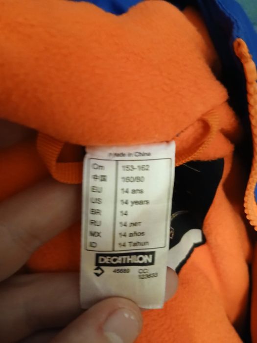 Costum ski tip combinezon si casca 12-14 ani