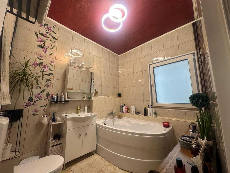 Casa / Vila 205 mp, 5 camere cu bai proprii, curte, Eforie Nord