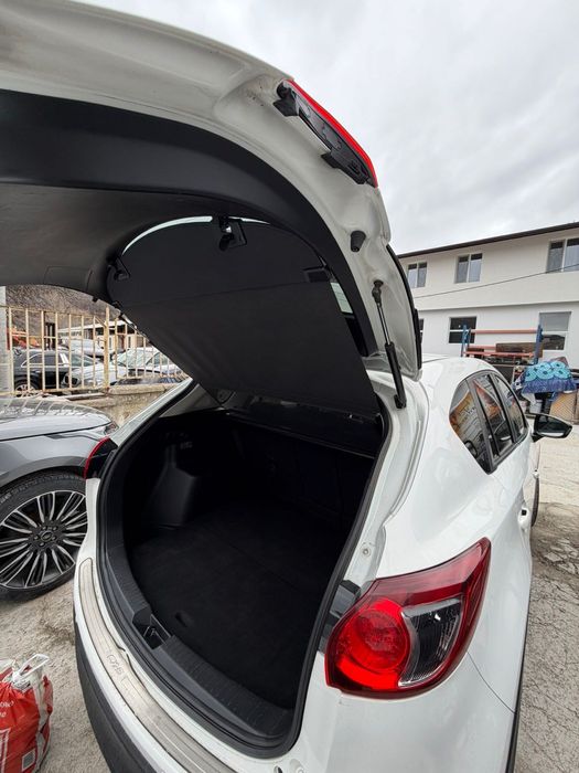 Лек автомобил MAZDA CX5