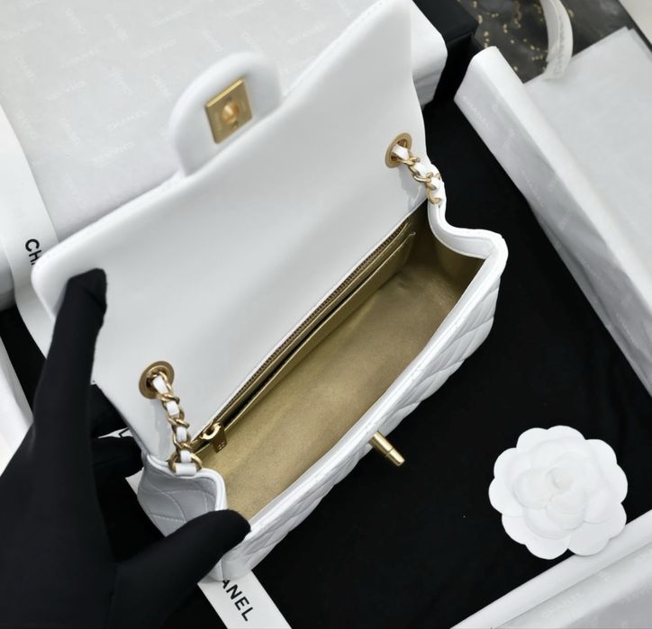 Geanta Chanel Timless Classique alb-pe stoc