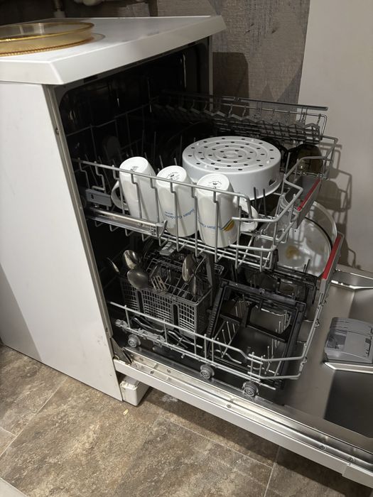 Посудомойка Бош, большая, вместительная