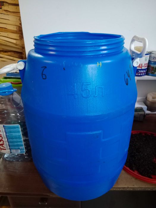 Бочка пластиковая 45 л. б/у