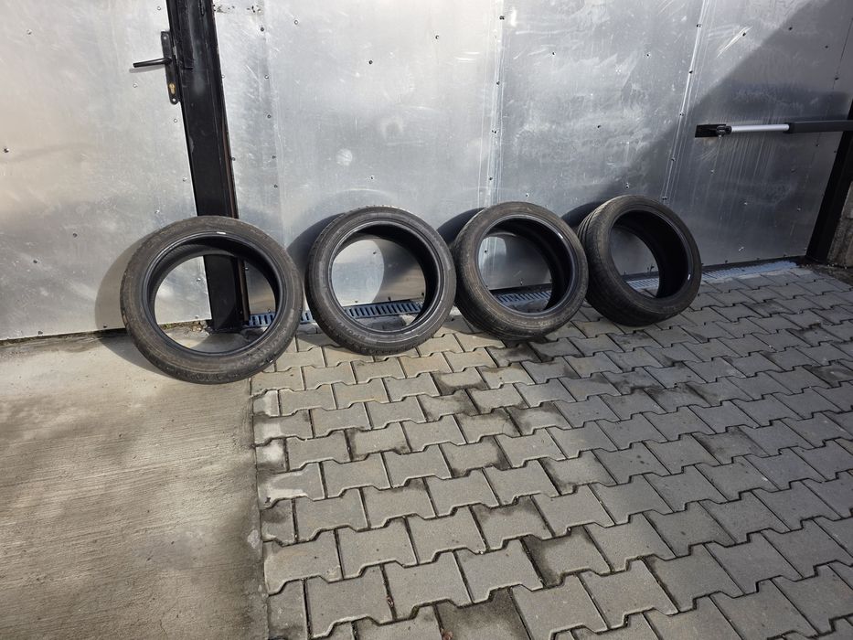 Vand anvelope vara rulate foarte puțin!