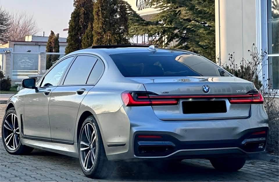 Bmw 750LI 2021 530cp