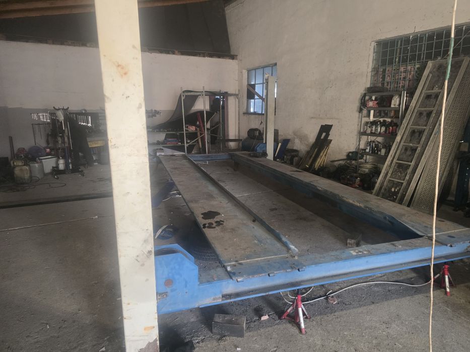 Vînd elavator 4 coloane