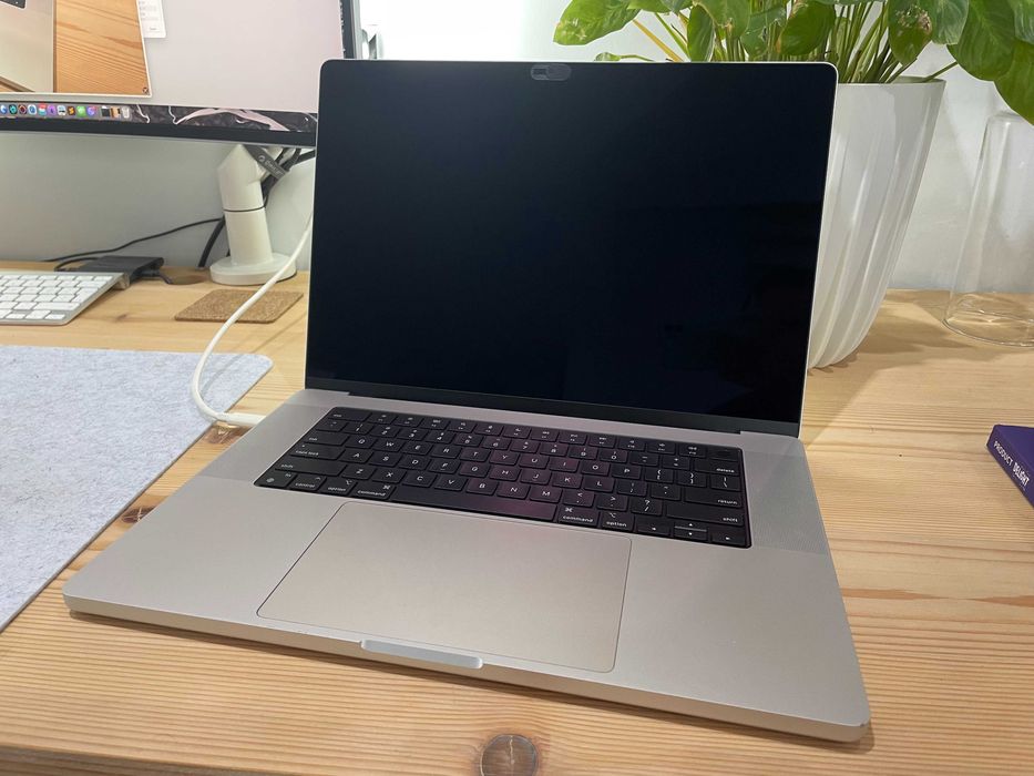 Apple 16-inch MacBook Pro: Apple (2021) M1 Pro 16GB RAM, 16-Core GPU 3,2 GHz - Silver