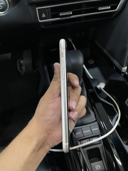 Iphone 11 ақ светте идеальный