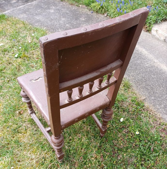 Scaun din lemn masiv cu piele sculptată – vintage/rustic