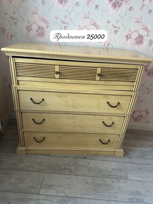 продается шкаф и камод