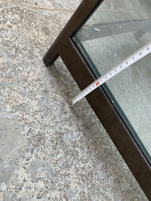 Стъклена витрина стелаж рафт бюро търговско обзавеждане комод маса