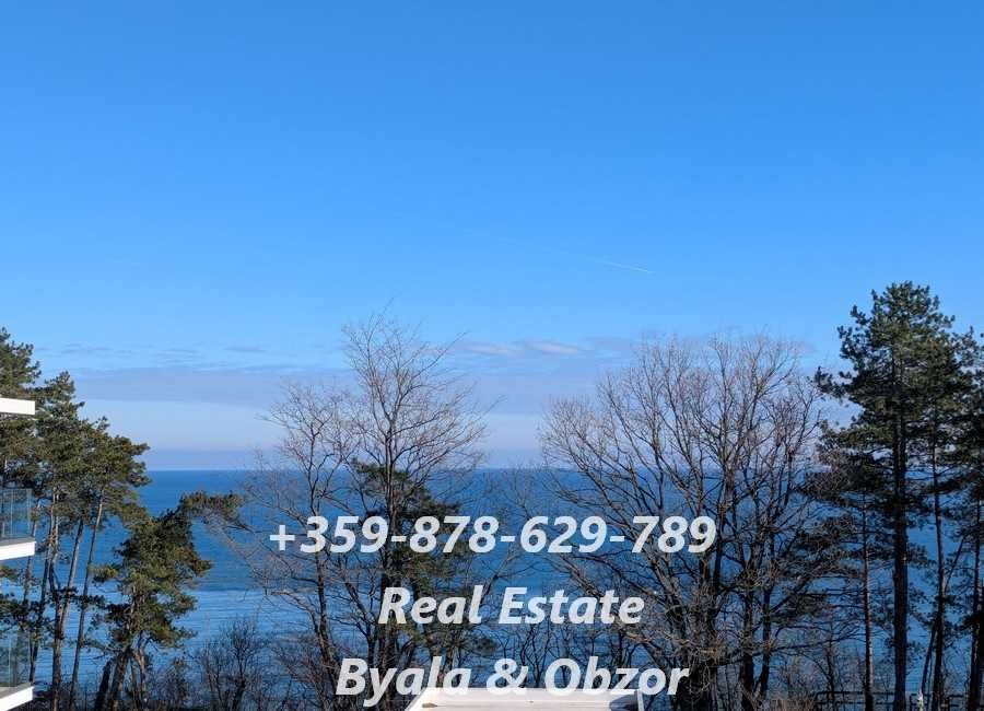 Обзаведен двустаен апартамент с морска гледка на първа линия