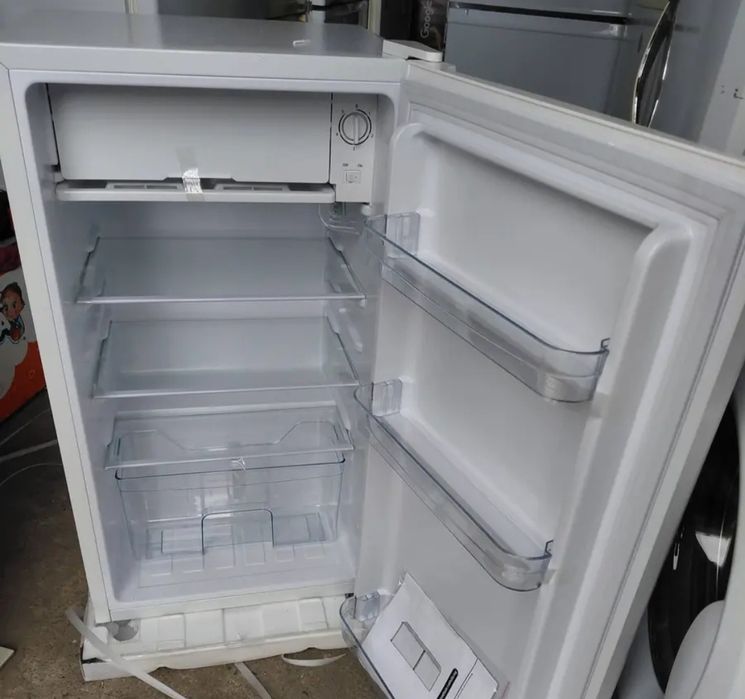 Продам холодильник офисный новый