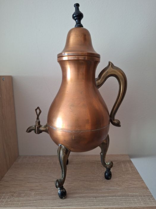 Меден чайник съдове  прибори