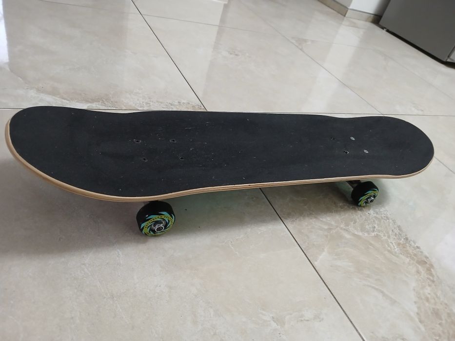 Vând skateboard nou