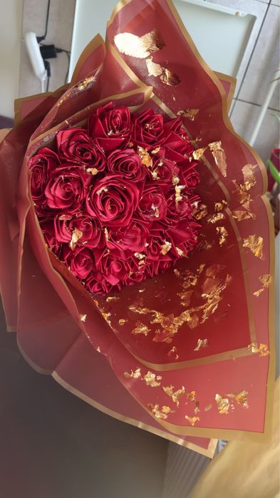 Buchet de trandafiri din satin (10 lei trandafirul)