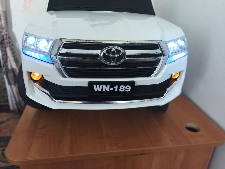 Машина с пультом управления