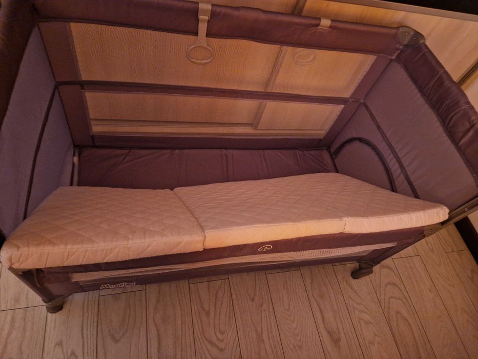 Vand patut pliabil cu saltea si cearsaf de patut