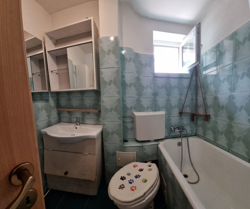 Apartament 2 camere decomandat, centrul orașului Brezoi, vedere la Vârful Țurțudan