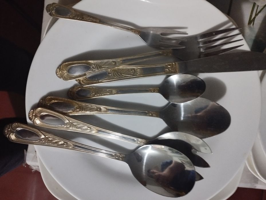 Продам срочно посуду