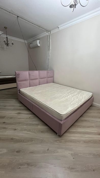 Срочно продается кровать с матрасом