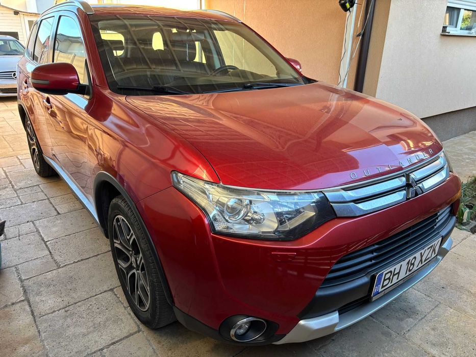 Mitsubishi Outlander 2015 variante la schimb