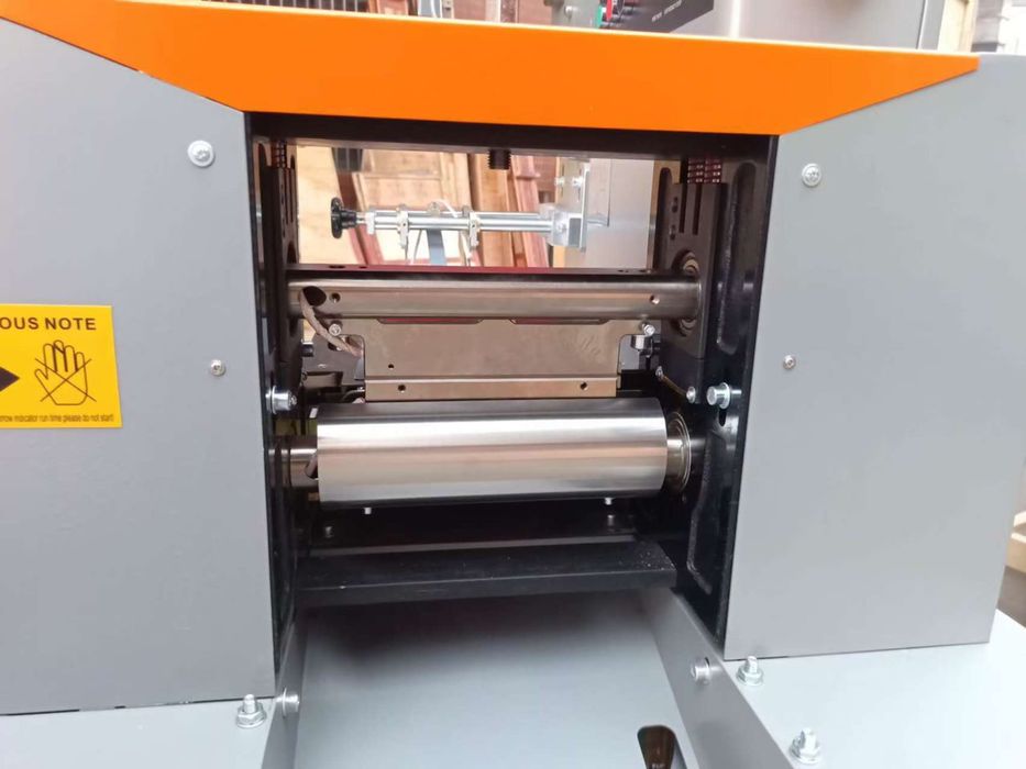 Пакетираща, опаковъчна, пакетажна машина протеинови барчета ядки пасти