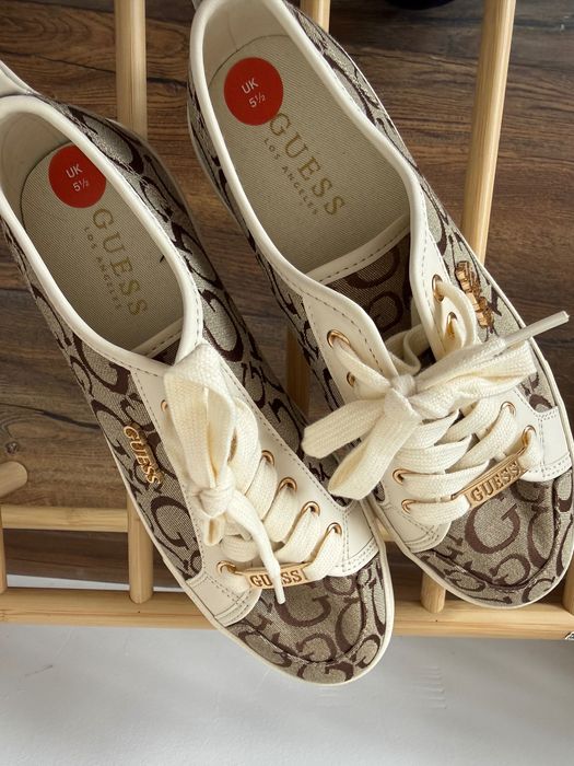 Оригинални нови маратонки GUESS