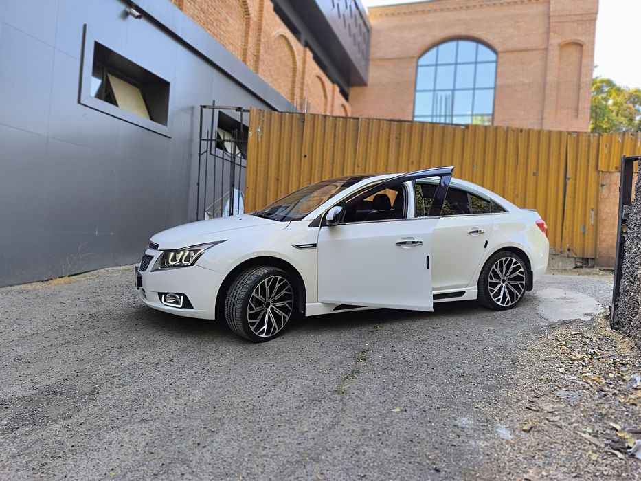 Cruze 1,8 Идеал Ягона