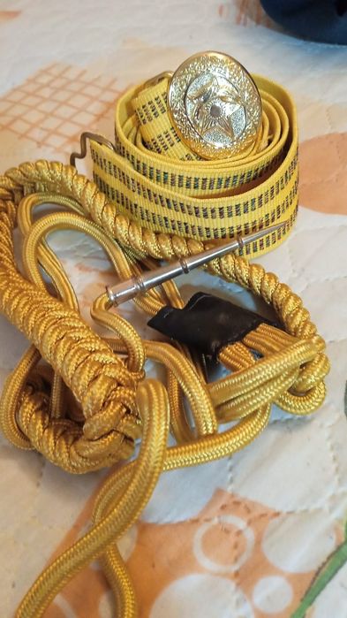 Продам кашне, рубашку, брюки, аксельбант, планшет, шляпу.