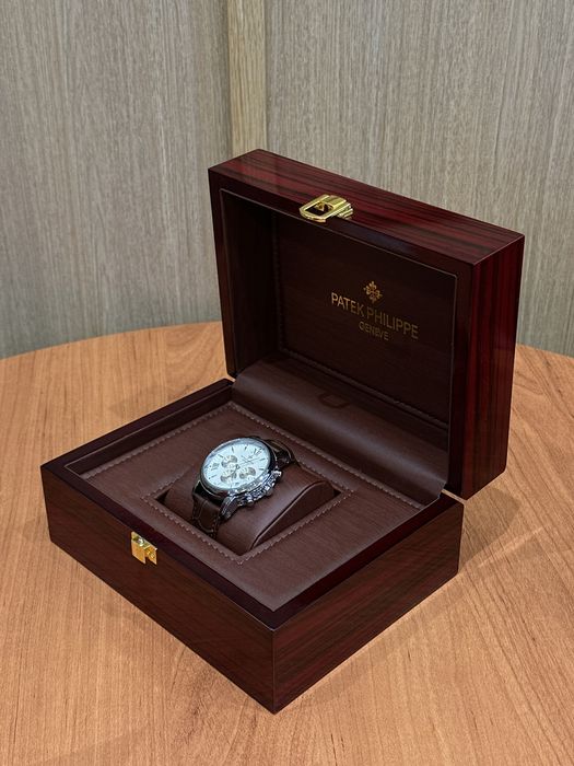 Часы Patek Philippe коричневый