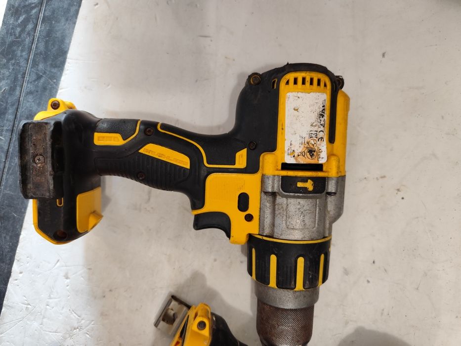 Мощен безчетков удърен винтоверт Девалт DeWALT DCD995 DCD996