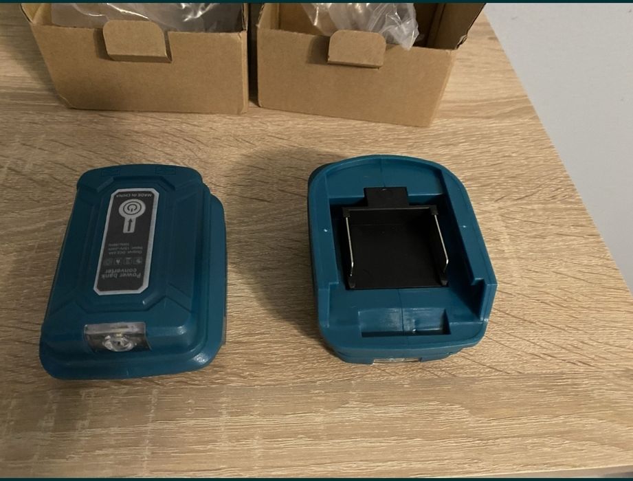 Adaptor cu lanterna si 2 porturi usb compatibil cu acumularori Makita