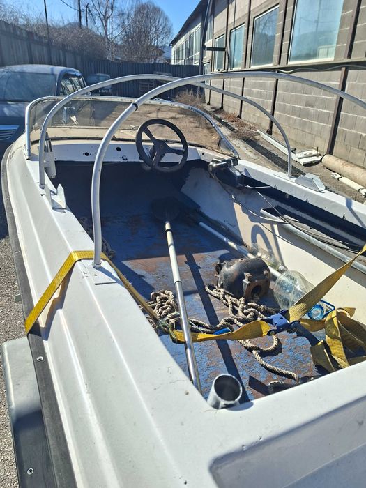 Лодка с колесар с регистра ия