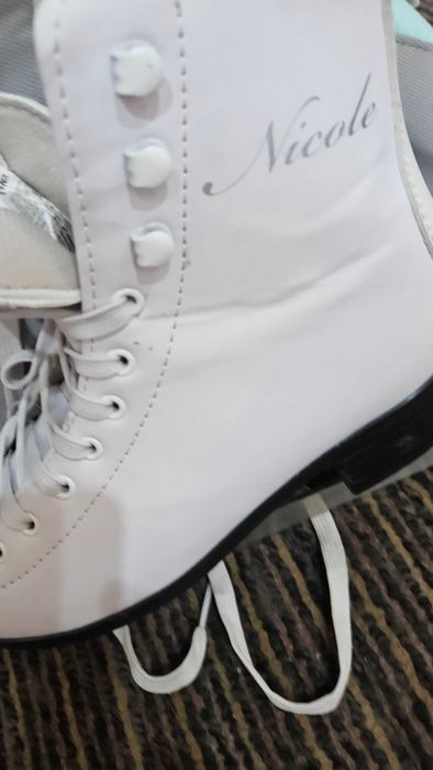 Коньки фигурные белые