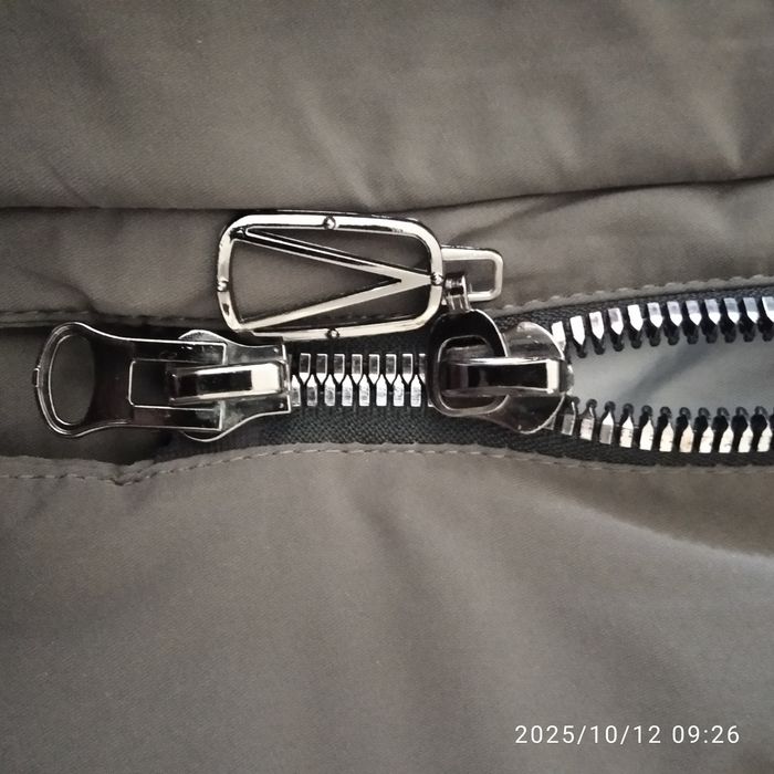 Продам куртку женскую