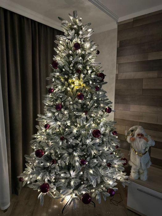 Продаю новую елку 250см лиьая полностью