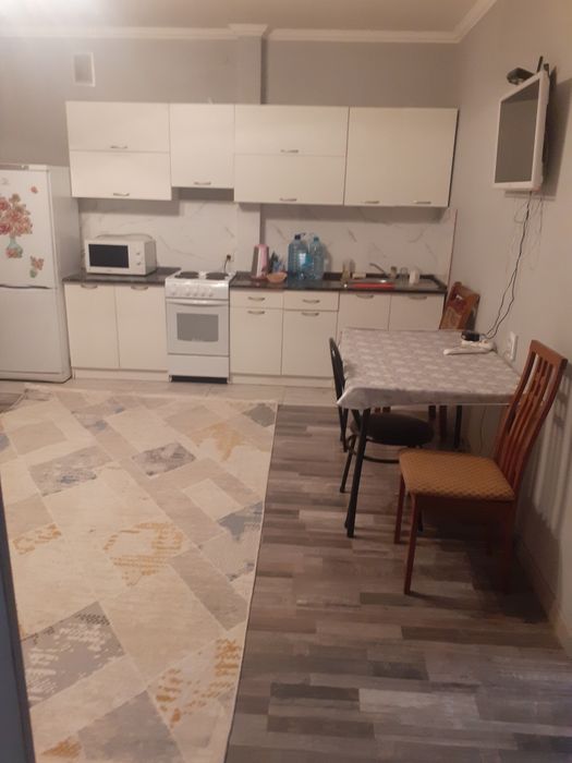 Посуточно квартира район Евразия