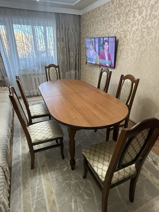 Стол со стульями