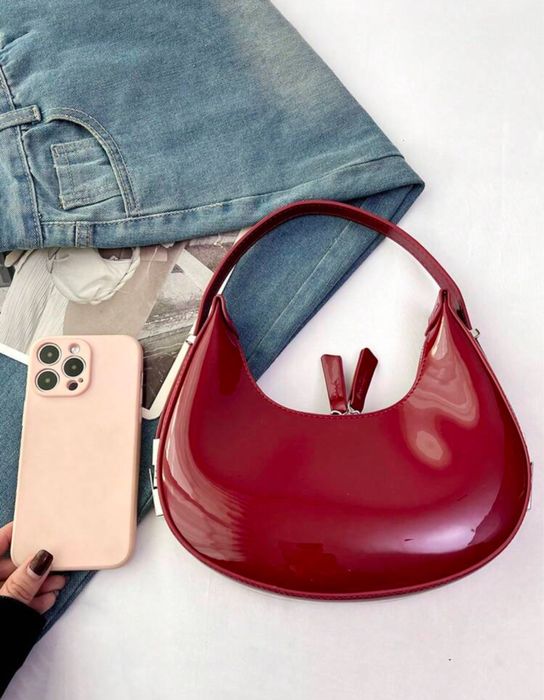 Чанта в цвят Бордо.